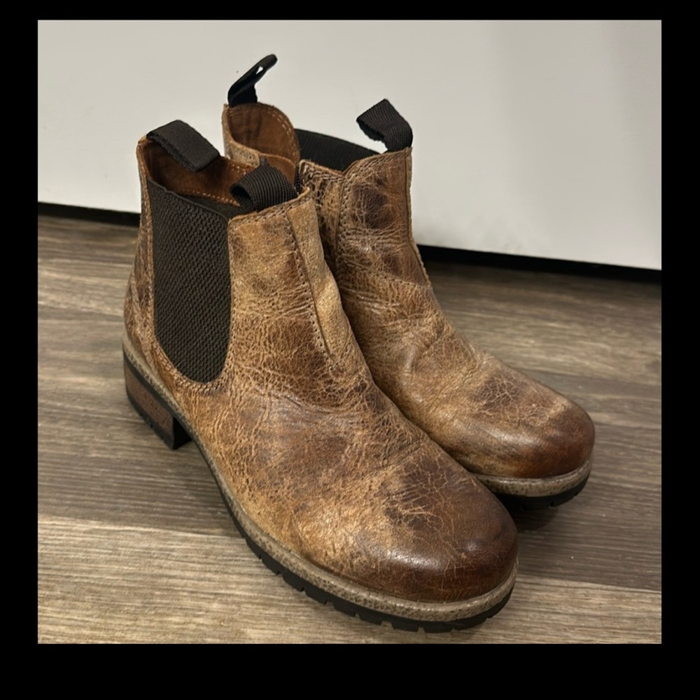 Brown Leather Chelsea Boots
